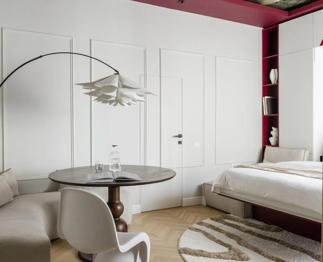 Apartment Rouge Studio In Bucharest