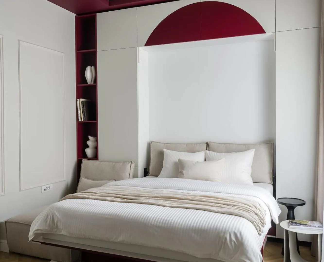Apartment Rouge Studio In Bucharest