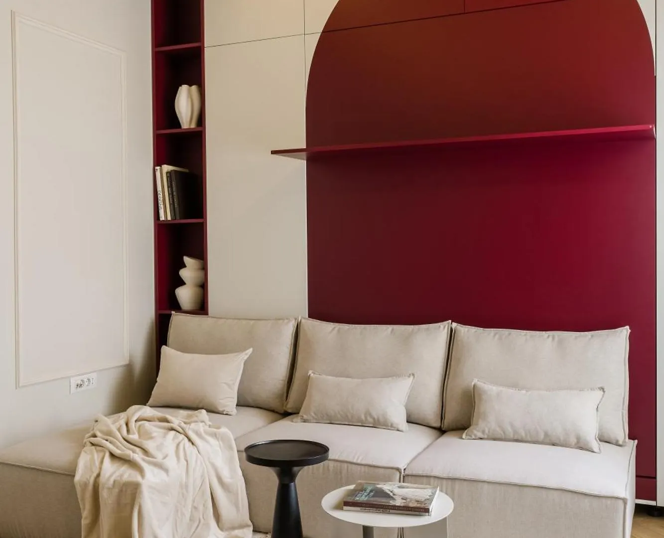 Apartment Rouge Studio In Bucharest