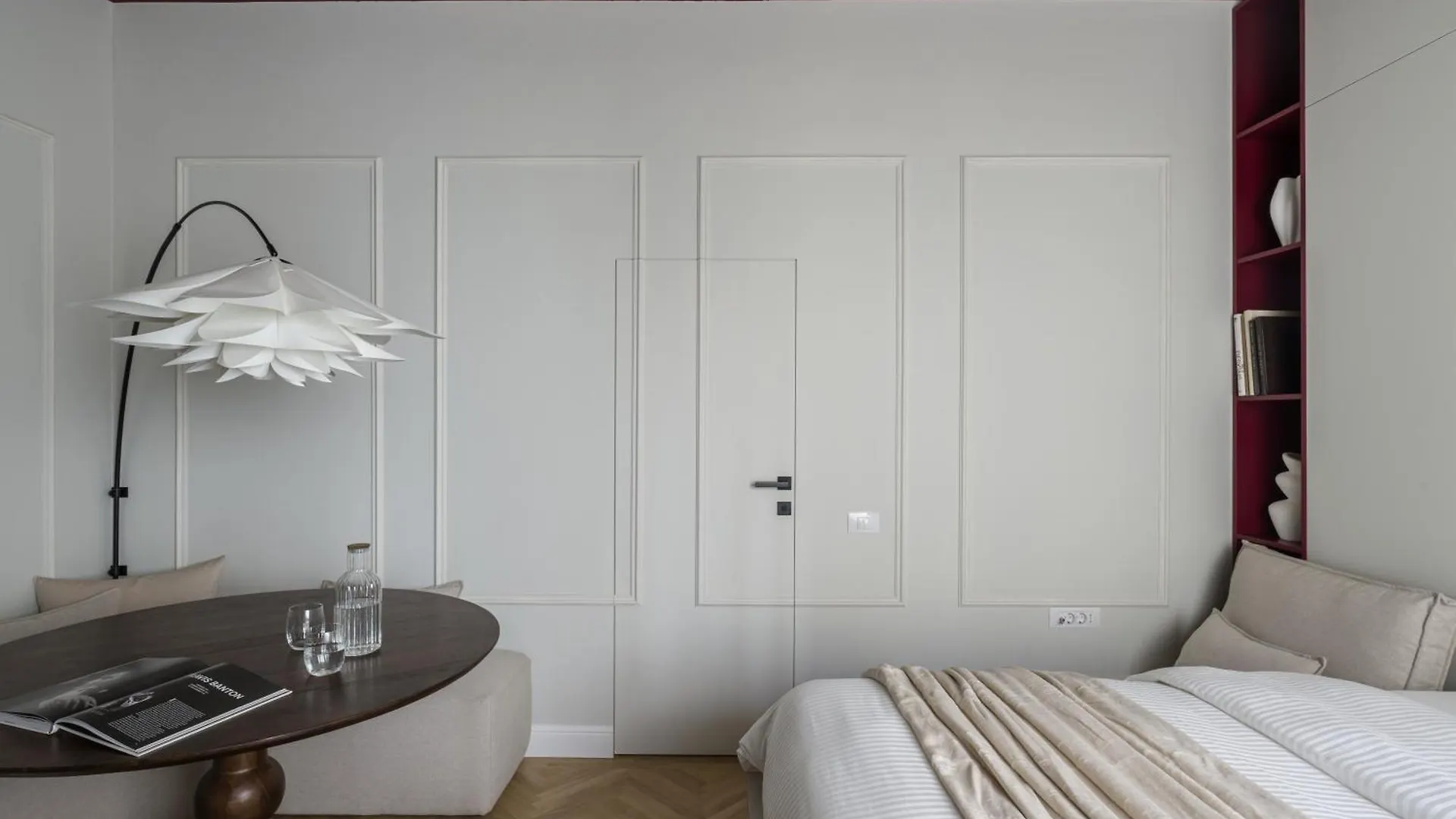 Apartment Rouge Studio In Bucharest